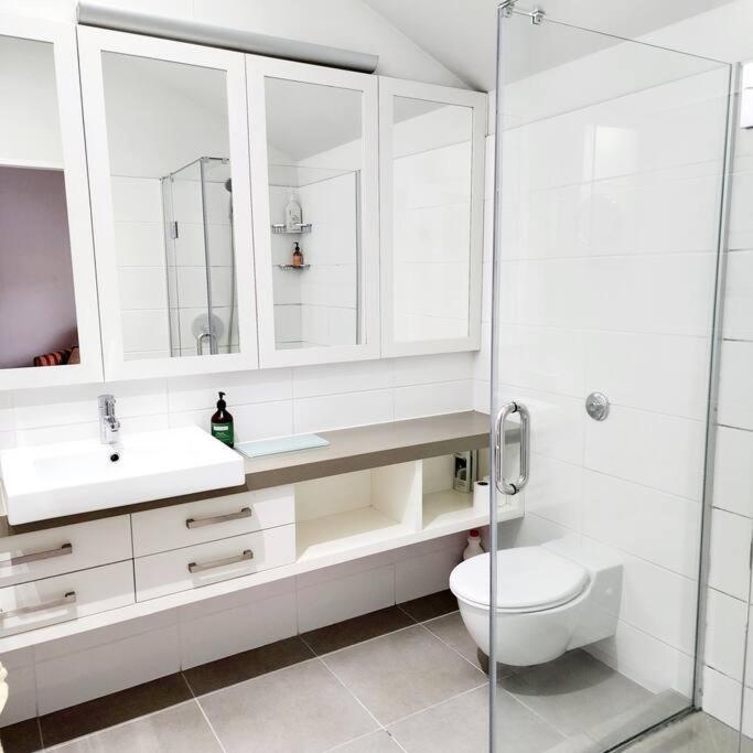 With Hot Tub, Heated Pool & Tennis Court Сasa de vacaciones *